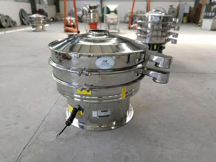 全不銹鋼振動(dòng)篩整機(jī)采用不銹鋼拋光而成，干凈衛(wèi)生，可避免原料被污染